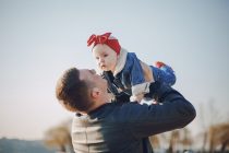 Da li se očevi drugačije ophode prema sinovima i ćerkama?