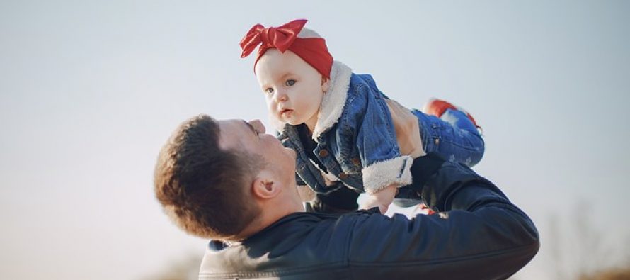 Da li se očevi drugačije ophode prema sinovima i ćerkama?